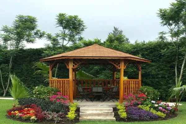 آلاچیق باغی